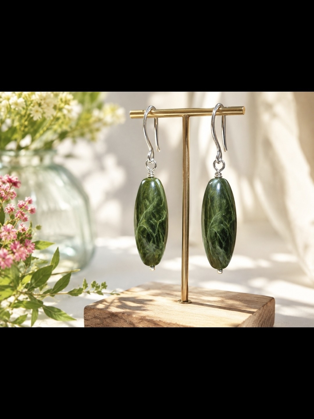Handcrafted Green Resin Drop Earrings On A Silver Hook Wook. NEW PERFECT FOR 🎁